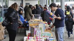 As fue el mercadillo solidario en el Leiras Pulpeiro para recaudar fondos para el parque infantil del HULA