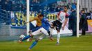 Borja Valle Real Oviedo Cultural Leonesa Carlos Tartiere.Borja Valle chuta para anotar el 1-1 en el ultimo encuentro entre Real Oviedo y Cultural