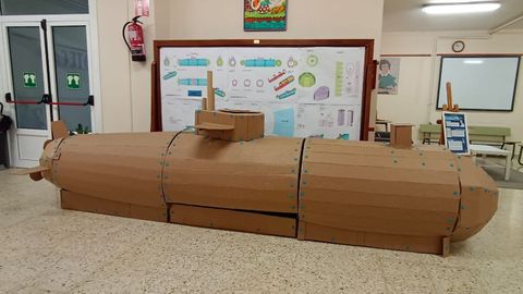 El submarino ya se puede contemplar en la entrada del centro