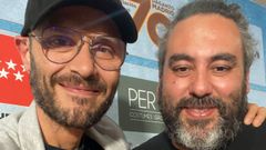 Marti�o V�zquez y �scar Lema, ambos mari�anos, en la recogida del �ltimo premio para��Devoradora de nenos� este viernes en Madrid