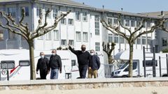 Muchos ribeirenses y visitantes aprovecharon para caminar por el paseo de Coroso, donde habia estacionadas varias autocaravanas