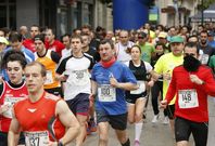 Numerosos corredores participan cada ao en la carrera de la feria del vino de Quiroga. 