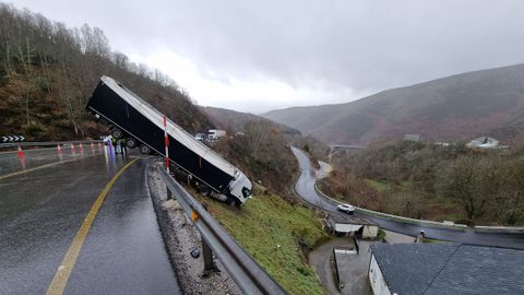 La N-6 asuma el trfico de la autova desde el derrumbe del viaducto de O Castro.