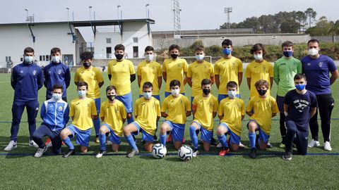 El equipo. Arriba, de izquierda a derecha: el t�cnico Beto, Rodrigo, �lex, Mart�n, Pepe, Rivas, Miguel, Diego, Isma, Dani y el entrenador Bautista. Abajo, en el mismo orden, forman Jenaro, Manu, Gabri, Alexandre, Xavi, Anxo, Marco, Nico y Dami�n