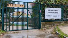 Cartel en defensa de la ense�anza p�blica en el colegio Vila Laura