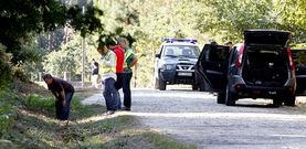 El juez Ta�n e investigadores de la Guardia Civil examinaban hace un a�o el lugar en el que apareci� el cad�ver de Asunta. 