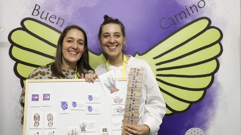 Henar y Nerea disean recuerdos autnticos inspirados en el Camino de Santiago para tiendas, negocios y alojamientos. Estas hermanas santiaguesas se unieron en un proyecto laboral, Mahene, que compaginan con su otro empleo. Henar tiene su propio gabinete de psicologa en Santiago y Nerea trabaja actualmente en una autoescuela.