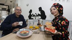 Jose Antonio y Camila, en su nuevo local, La Tacita, en Celso Emilio Ferreiro