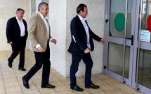 Fernando Couto, Antonio Pereira y el alcalde, Eduardo Parga, ayer por la ma�ana en el juzgado. 