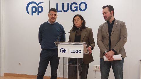 Los tres �ltimos portavoces provinciales del PP, Elena Candia, Javier Casti�eira y Antonio Ameijide, informaron de la sentencia