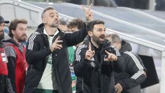 Romo y Mart� dando indicaciones de forma en�rgica en la visita del Cacere�o.