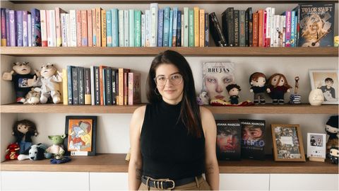 La escritora Joana Marcús empezó de adolescente en Wattpad: «Siempre he sido la rarita de la clase»