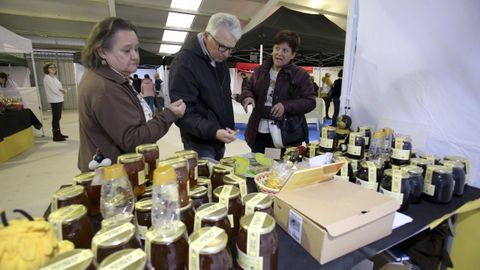 <span lang= gl >Na feira do domingo haber&aacute; nove apicultores</span>