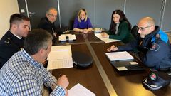 Imagen de la reuni�n mantenida este mi�rcoles en Viveiro entre el Concello, la Polic�a Nacional, la Polic�a Local y la Subdelegaci�n del Gobierno