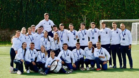 Leonor, segunda por la izquierda en la segunda fila, como una ms de los alumnos de la academia militar San Javier, de visita este fin de semana en Marn.