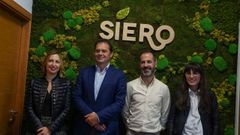 El alcalde de Siero, �ngel Garc�a; la concejala de Urbanismo, Accesibilidad y Patrimonio Hist�rico y Cultural, Susana Madera, junto a el empresario y fil�ntropo asturiano, V�ctor Madera, actual propietario del Palacio de la Torre de Celles; y la arquitecta encargada de su recuperaci�n, Laura Pevida.