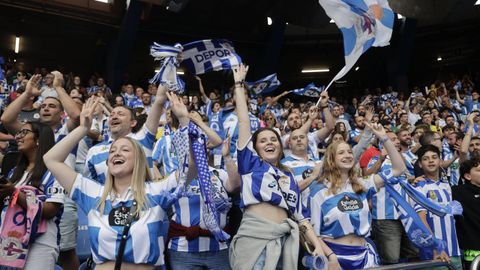 Aficionados del Deportivo, durante el �ltimo partido de la pasada campa�a ante el Las Palmas.