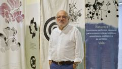 Miguel Mosquera na s�a exposici�n do Sime�n