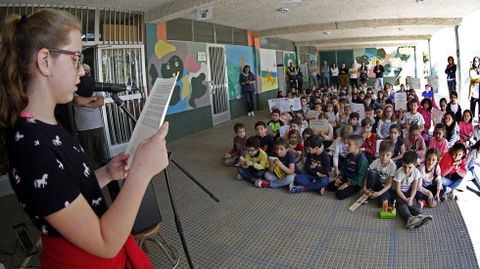En marzo del 2019, todos los colegios de Rianxo -en la imagen, el Brea Segade- se unieron en un minuto de silencio contra los incendios forestales que peri�dicamente suceden en la zona