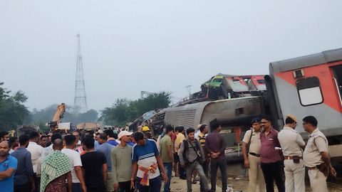 Im�genes del grave accidente ferroviario ocurrido en la India