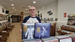 Alfredo Varela es el propietario de Bonus Track, la �nica tienda de discos de Ourense
