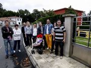 Los vecinos piden servicio definitivo de luz.