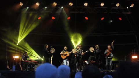 Colaboración entre Os amigos dos músicos y Tanxugueiras
