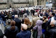 Roberto Blanco Valds, en el momento de leer el manifiesto en la Praza do Obradoiro. 