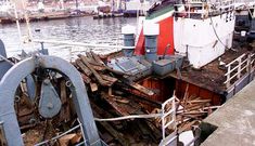 La expulsi�n de Marruecos ya provoc� numerosos desguaces en el 2002 -el �Tamarit� en la foto-.