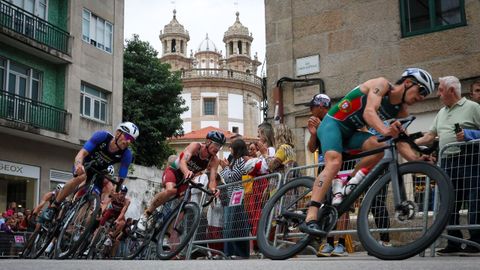 La velocidad de los triatletas sorprendi� a los miles de aficionados que disfrutaron de la final