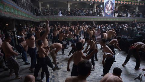 Ritual en una mezquita de Kabul