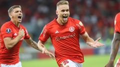 Alemao celebra un gol con�Internacional