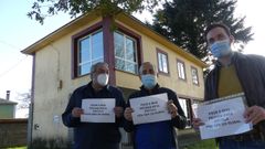 El popular Manuel L�pez en la Escuela Saa, uno de los centros clausurados