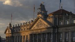El Concello de Santiago -en la foto, el pazo de Raxoi, sede del consistorio- es con el Ourense el que paga m�s tarde a sus proveedores entre las principales ciudades gallegas