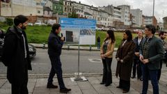 La conselleira de Vivenda, la alcaldesa de Lugo y el delegado territorial de la Xunta (los tres a la derecha), escuchando explicaciones sobre detalles t�cnicos del proyecto