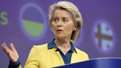 La presidenta de la Comisin Europea, Ursula Von der Leyen, este viernes, vestida con los colores de la bandera de Ucrania