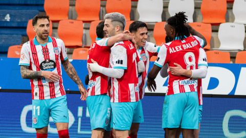 Celebraci�n del primer gol albivermello ante el Guadalajara, obra de Yago Rodr�guez.