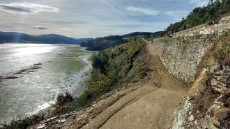 La nueva senda discurre paralela a la carretera nacional