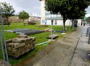 El vallado de la zona verde afectada por las obras marca el inicio de la intervenci�n.