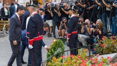 l vicepresidente de la Generalitat y conseller de Polticas Digitales y Territorio, Jordi Puigner (i), y el presidente de la Generalitat, Pere Aragons (d), en la tradicional ofrenda floral ante el monumento de Rafael Casanova con motivo de la Diada.