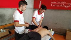 Unidad de fisioterapia instalada en el pabell�n universitario de Pontevedra con motivo de la media marat�n del a�o 2019