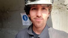 El avilesino Marcelo �lvarez equipado con su ropa de trabajo