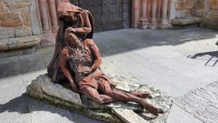 Obra de Raimunde Rubal en la Praza da Catedral de Mondo�edo que puede verse esta Semana Santa