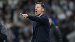 Xabi Alonso, dirigiendo un partido con el Real Madrid.