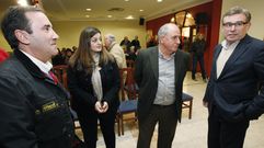 El alcalde de B�veda, Jos� Manuel Arias, la de Folgoso do Courel, Lola Castro, el de Pant�n, Jos� Luis �lvarez, y el actual senador Jos� Manuel Barreiro, en un acto pol�tico en Monforte en el 2011 