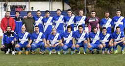 La plantilla del Uni�n Club Cee se vio reforzada con la presencia de cinco juveniles y de �ngel Luis y Jos� Carlos. 