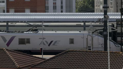 El AVE en la estación de tren de A Coruña