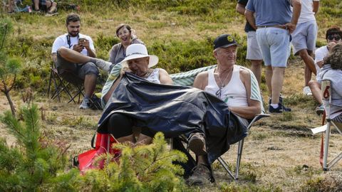 Pblico en la meta de La Vuelta de la Estacin de Montaa de Manzaneda.