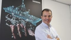 Jos� Ram�n Castro, en la sede de Siemens en Santiago de Compostela