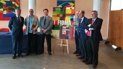 Responsables de la Fidma y la C�mara de Comercio, y el artista Benjam�n Men�ndez, junto a su cartel